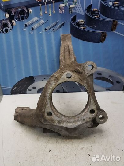 Кулак поворотный передний правый Opel Vectra C