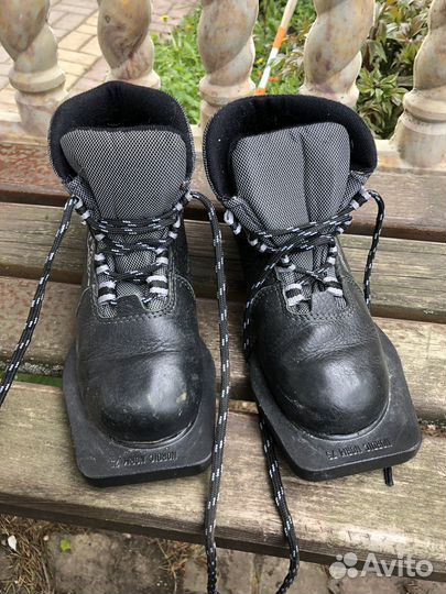 Лыжные ботинки