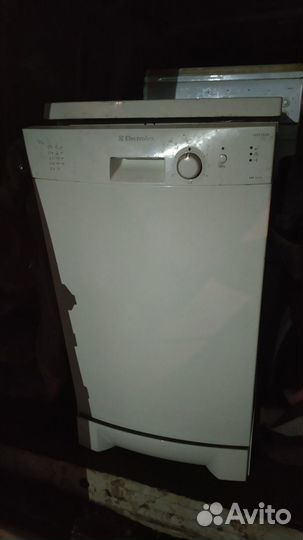 Посудомойка Electrolux узкая