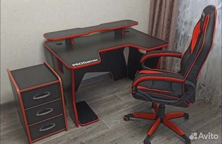 Компьютерный стол игровой