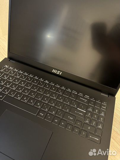 Ноутбук MSI