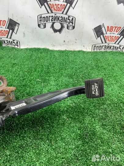 Педаль ручника Hyundai Santa Fe CM D4EA 2008