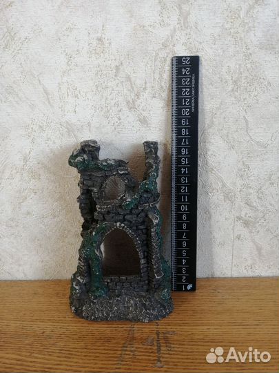 Замок в аквариум