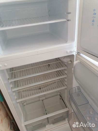 Холодильник бу Indesit