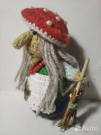 Вязаная игрушка Баба Яга