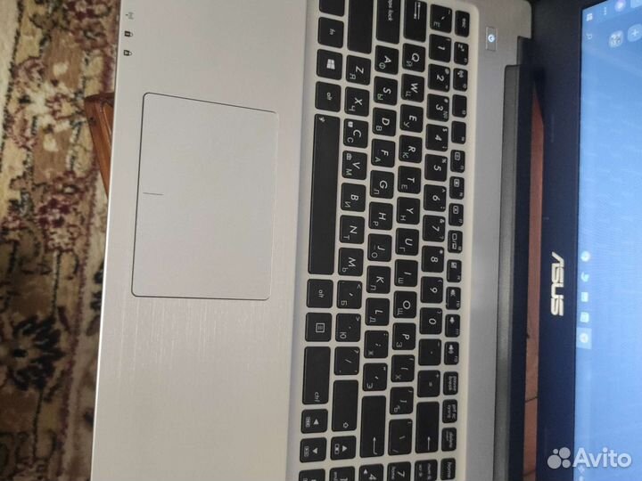 Ноутбук asus