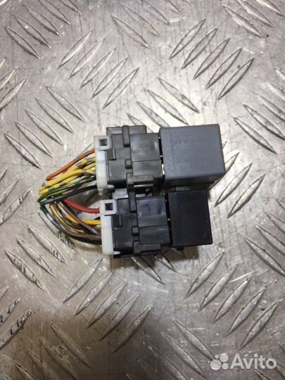 Блок реле Honda Civic хэтчбек 1.8 R18A2 2006