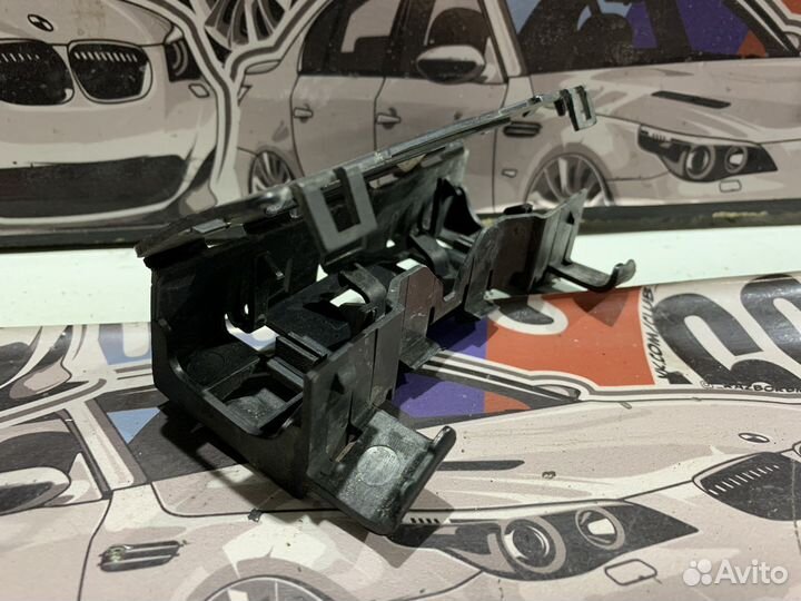 Кронштейн проводки на кпп BMW E60 E61 E63 E64