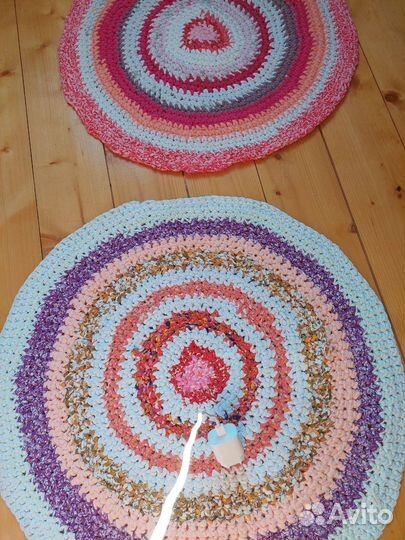 Круглый вязаный коврик