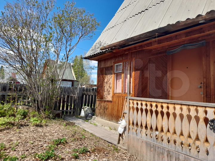 Дом 16 м² на участке 6 сот.