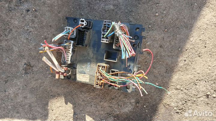 Блок предохранителей салона Nissan Primera ga16de