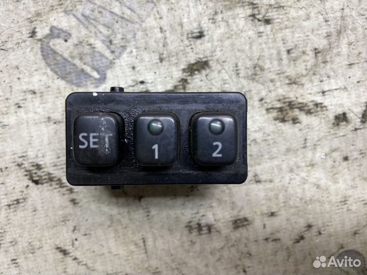 Кнопка памяти сидений Nissan Murano