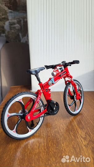 Трамвай и велосипед металлические