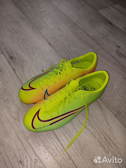 Футбольные бутсы nike