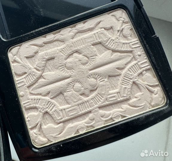 Chanel пудра хайлайтер Lumiere Sculptee