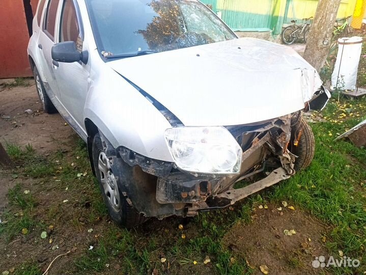 Renault Duster 1.6 МТ, 2015, битый, 120 888 км