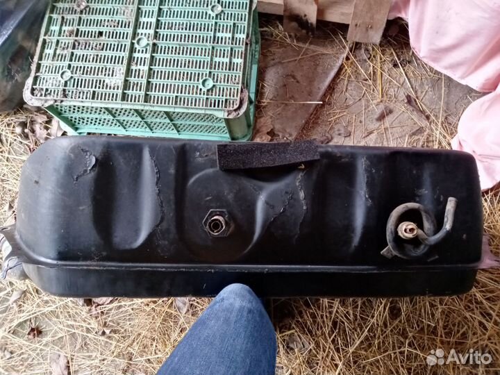 Топливный бак мерседес 124(230се),купе