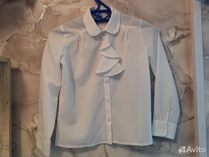 Продам школьную блузку
