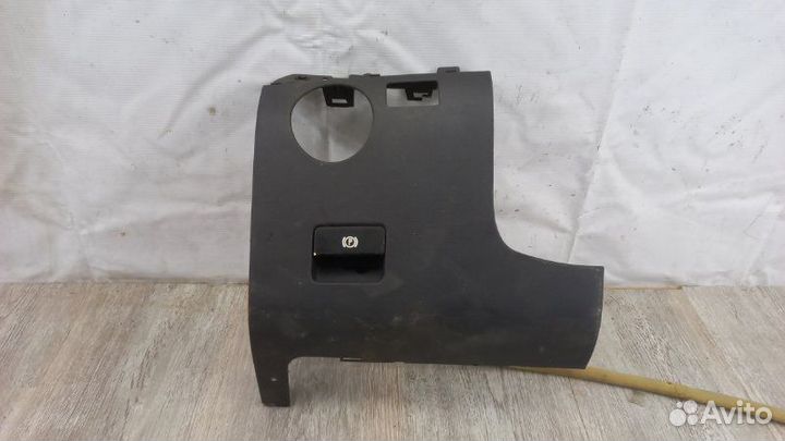 Накладка торпедо подрулевая Volkswagen Touareg 7LA