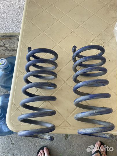 Пружины заниженые на бмв 5. Зеленый передние