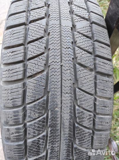 Зимние шины 205/65 r15 на дисках