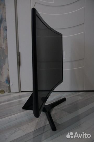 Монитор Samsung C24F396FHI