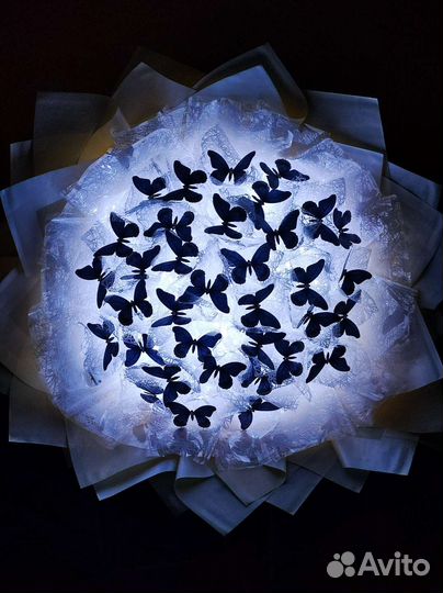 Букет с бабочками светящийся