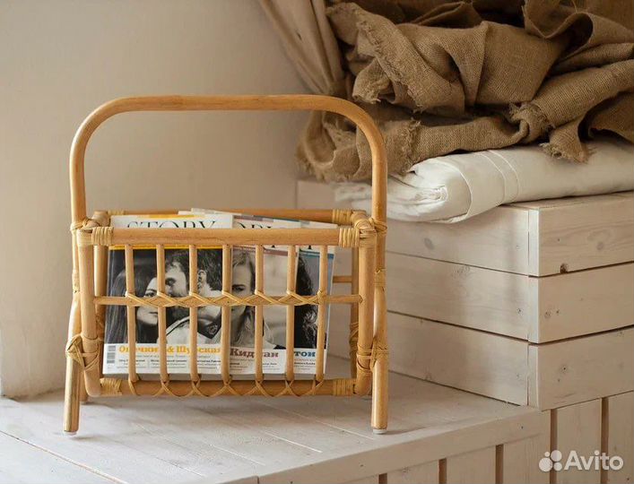 Газетница из ротанга