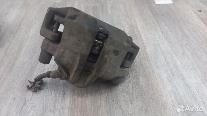 Суппорт передний правый Audi 80 B3 1993