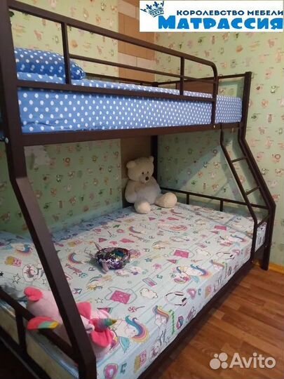Двухъярусная кровать