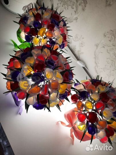 Светильники ромашки, крокусы. Ростовые цветы