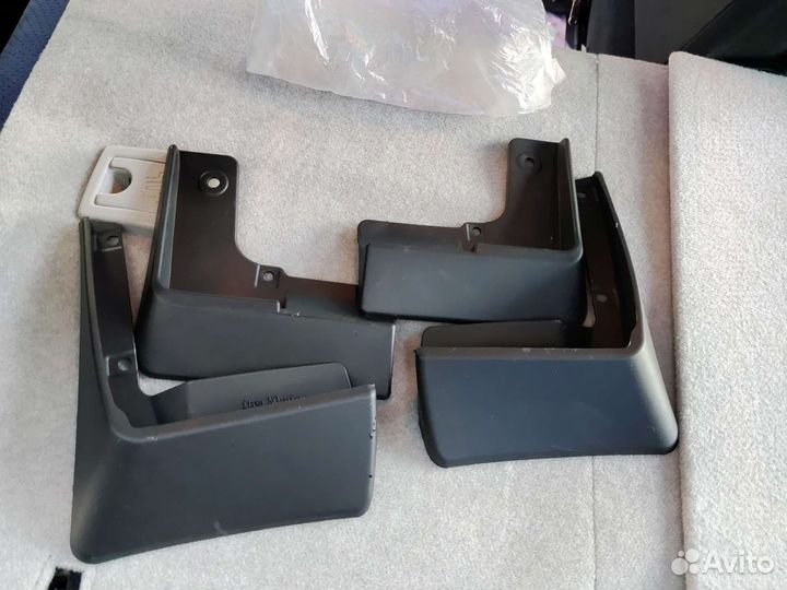 Брызговики prius 30. 10-15 год. Новые