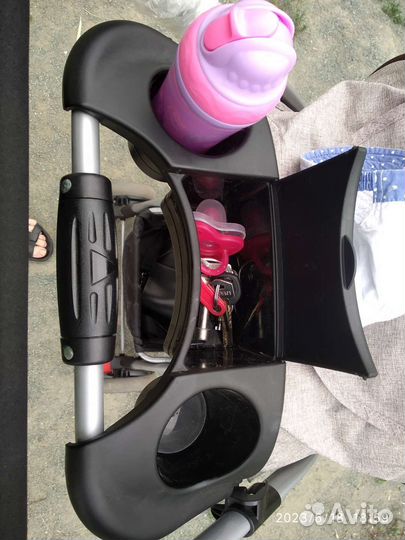 Прогулочная коляска с перекидной ручкой