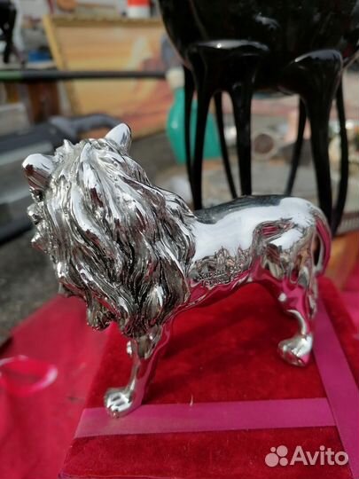 Статуэтка лев