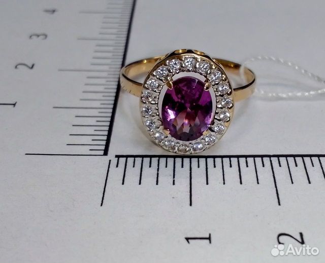 Кольцо с синтетическим камнем Золото