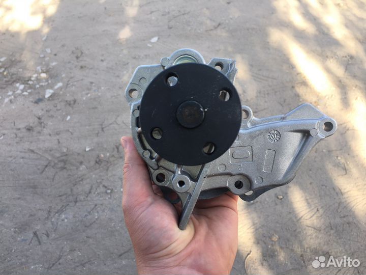 Продам помпу на ford focus