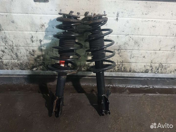 Передний правый амортизатор ниссан альмера n16