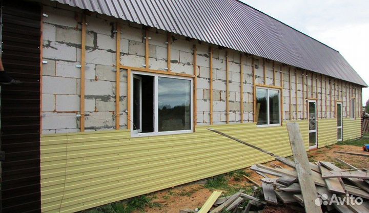 Бригада плотников строителей