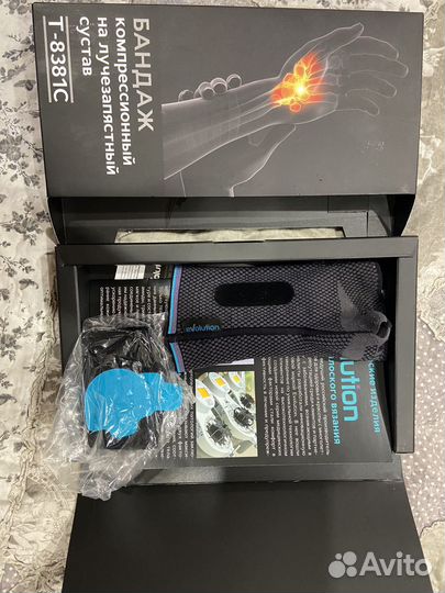 Бандаж на лучезапястный сустав (правый)