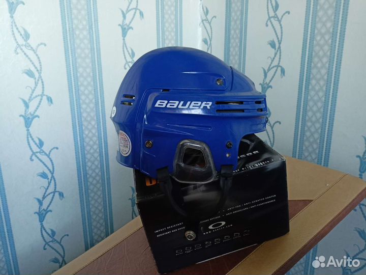 Хоккейный шлем