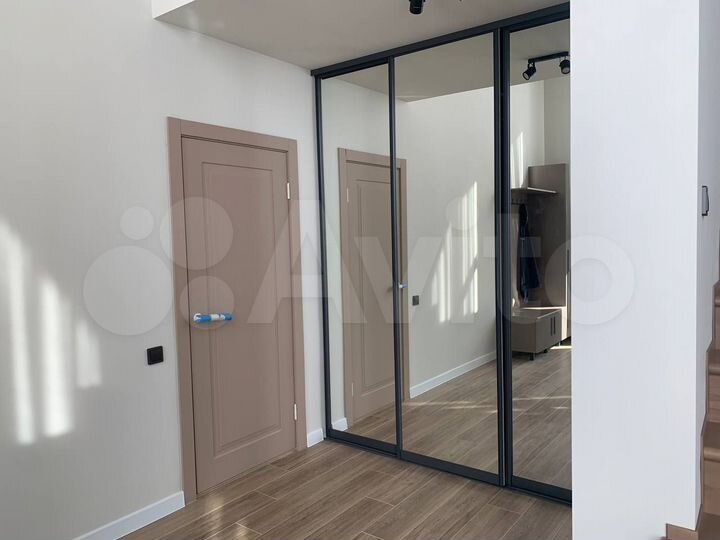 Коттедж 180 м² на участке 5 сот.