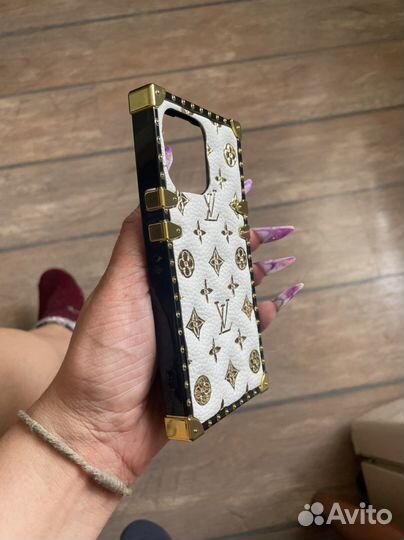 Чехлы на iPhone 13pro