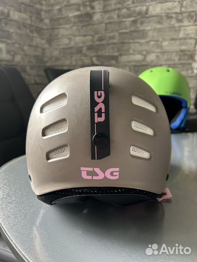 Шлем горнолыжный женский