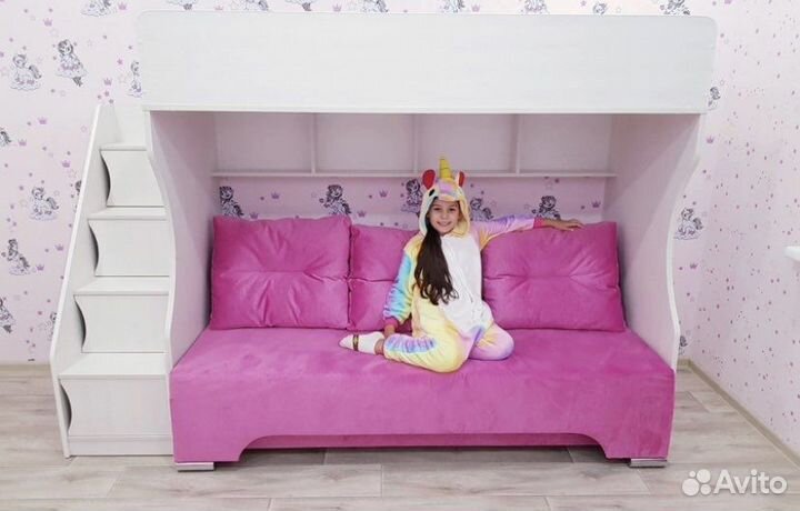 Кровать двухьярусная с диваном