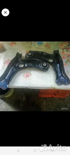 Нижний рычаг VAG 6R0407152