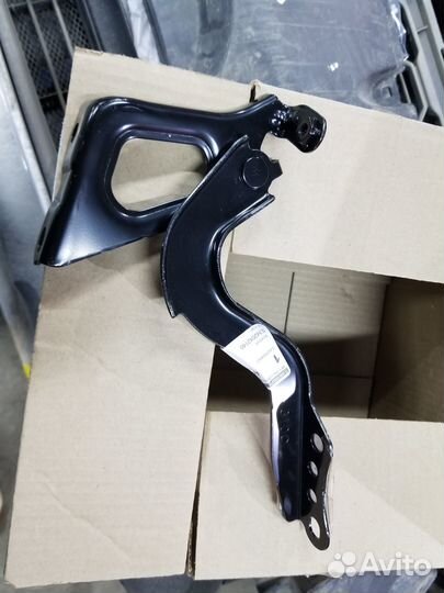 Петля капота левая Toyota Rav4 50