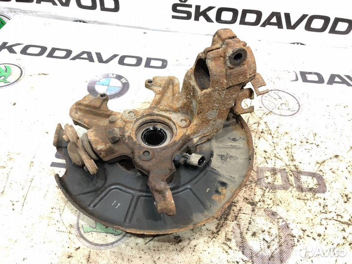 Кулак поворотный передний правый Skoda Octavia A5