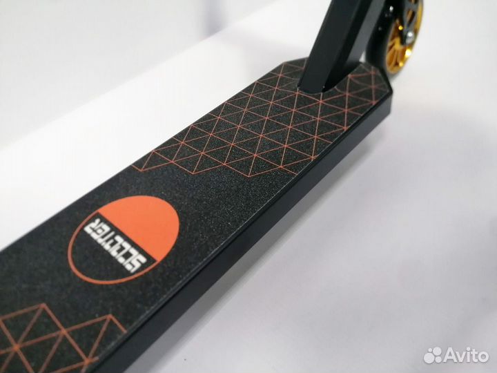 Самокат трюковой алюминиевый черно-золотистый