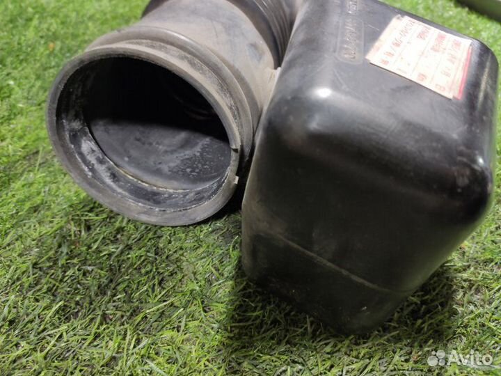 Патрубок воздушного фильтра Isuzu Bighorn UBS26GW