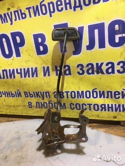 Педаль тормоза Toyota Yaris